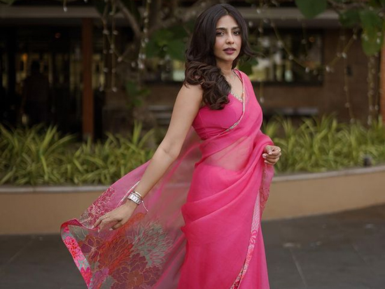 Aishwarya Lekshmi Amazes In Pink Saree